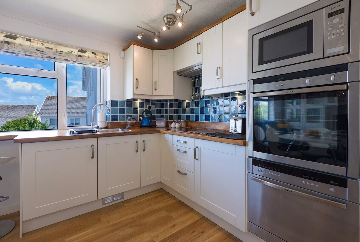 Entire home cottage with kitchen a short walk to Carbis Bay Beach