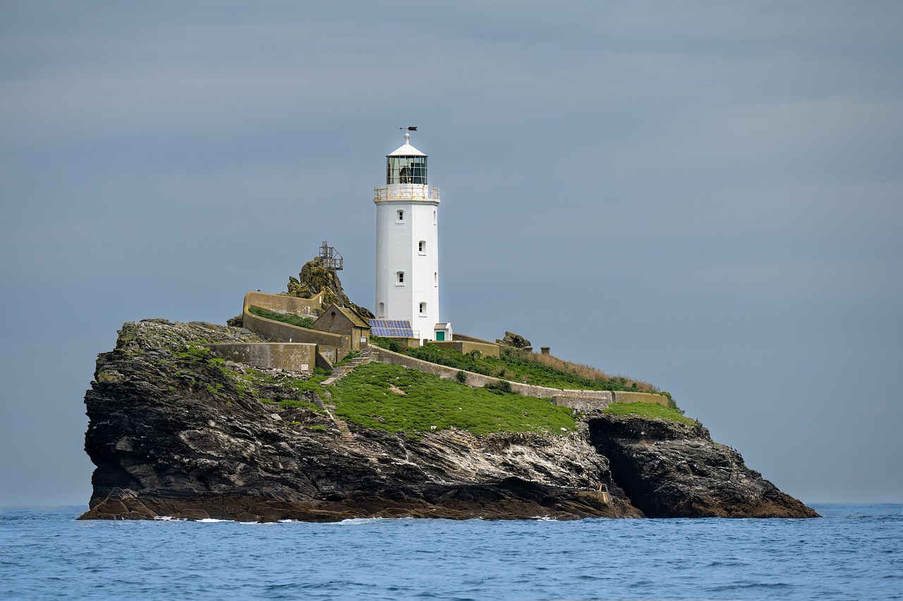 lighthouse cornwall 